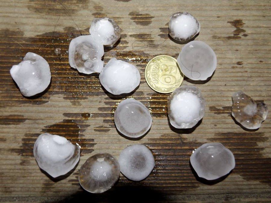 Яремче накрив потужний буревій та випав град 
