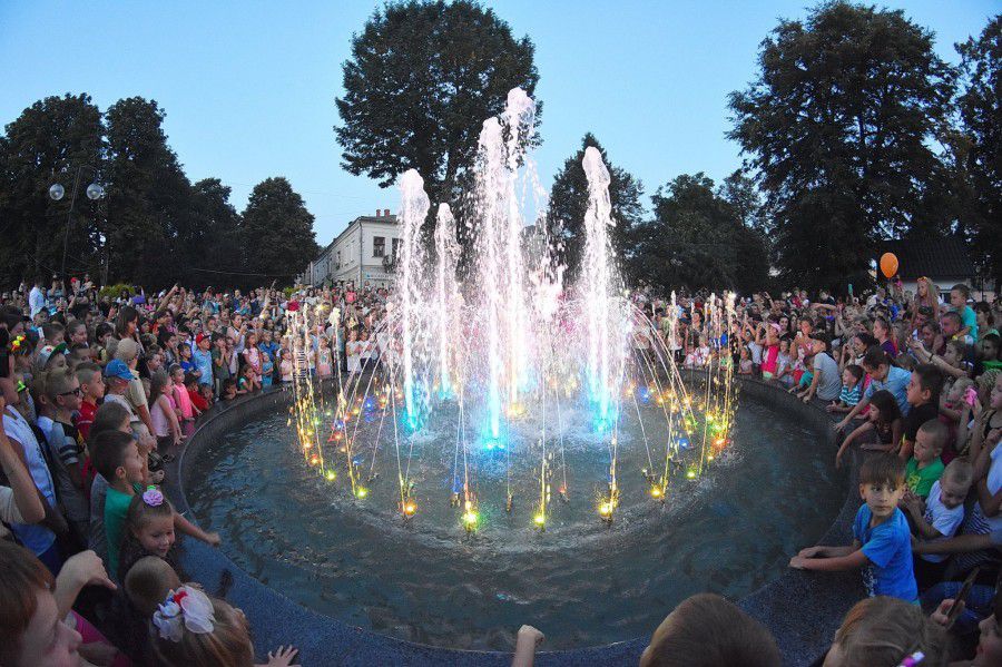 Фонтан, відкритий на День Незалежності, 27 серпня вже не працював | Фото: Михайло Слободяник