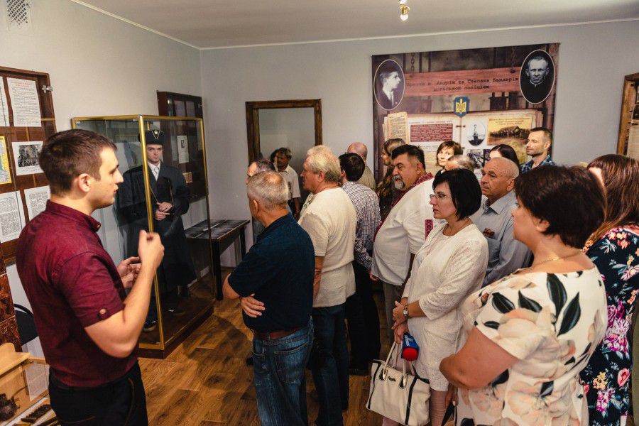 У "Калуській в'язниці" увагу привертав живий "експонат" часів Другої світової війни