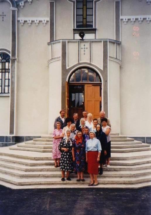 На фото по центру - ювілярка Марія Дитко
