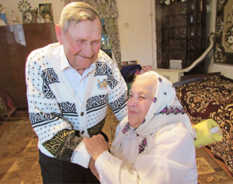 Дід Микола все життя по весіллях грав, бабця Анна &mdash;  хвацька танцюристка