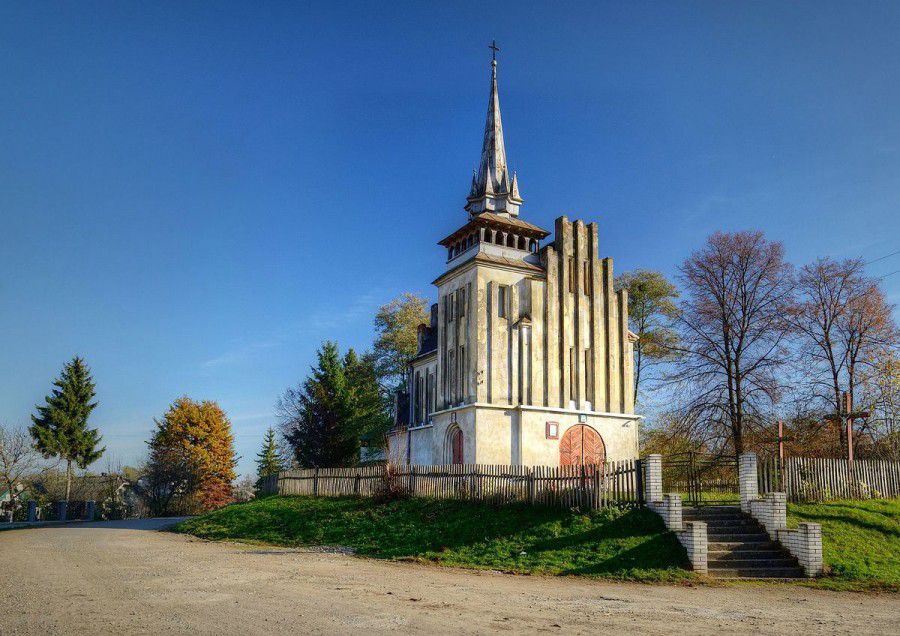 Окраса села Цвітова &mdash; реформаторський костел святого Миколая