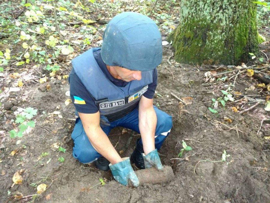 На Прикарпатті піротехніки знищили застарілі боєприпаси

