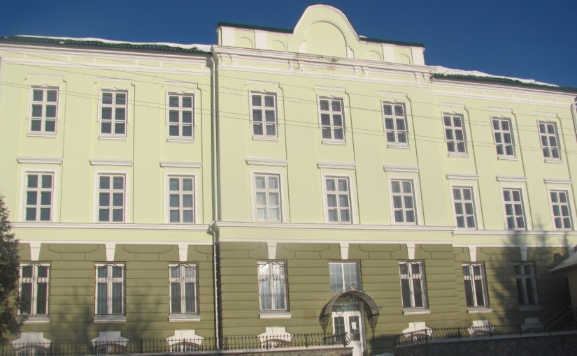 Відповідно до частини шостої статті 147 та пункту 3 розділу ХІІ Закону України &laquo;Про судоустрій і статус суддів&raq