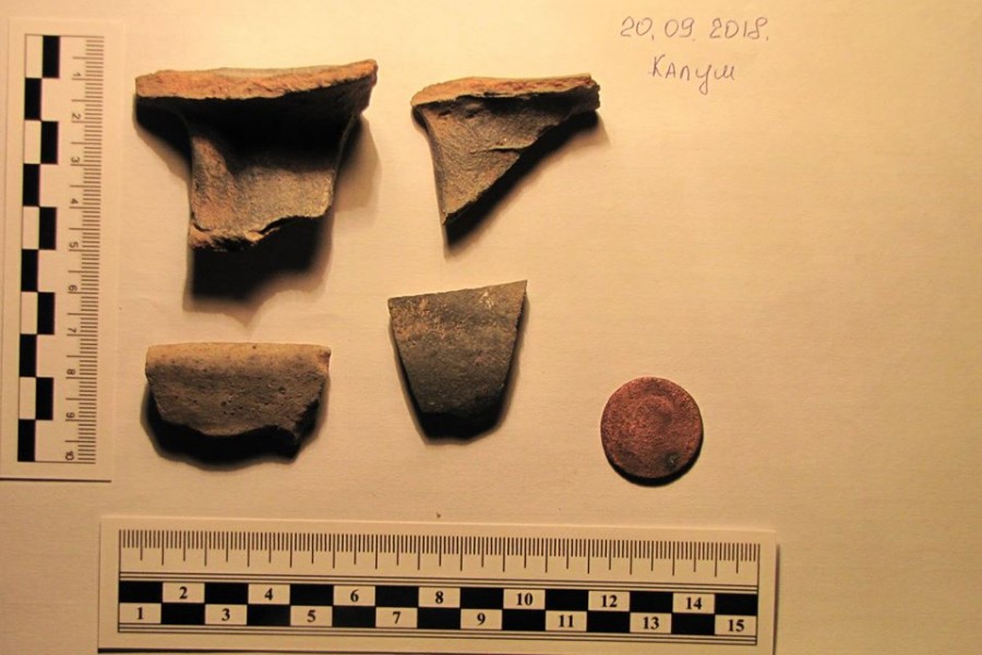 У старій частині міста було знайдено 4 фрагменти гончарної кераміки та мідна монета 1 крейцер 1780 року