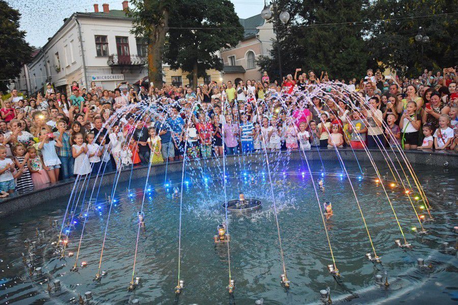 Фонд комунальної власності отримав фонтан | Фото: Михайло Слободяник