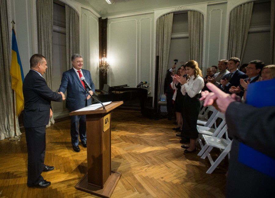 Українська громада США привітала Петра Порошенка з 53-річчям зворушливим співом "Многая літа" та хітом Мерилін