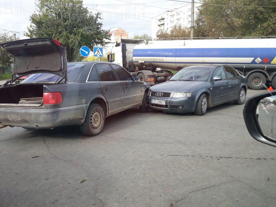 ДТП сталася за участі автівки на єврономерах | Фото: Олександр Демус