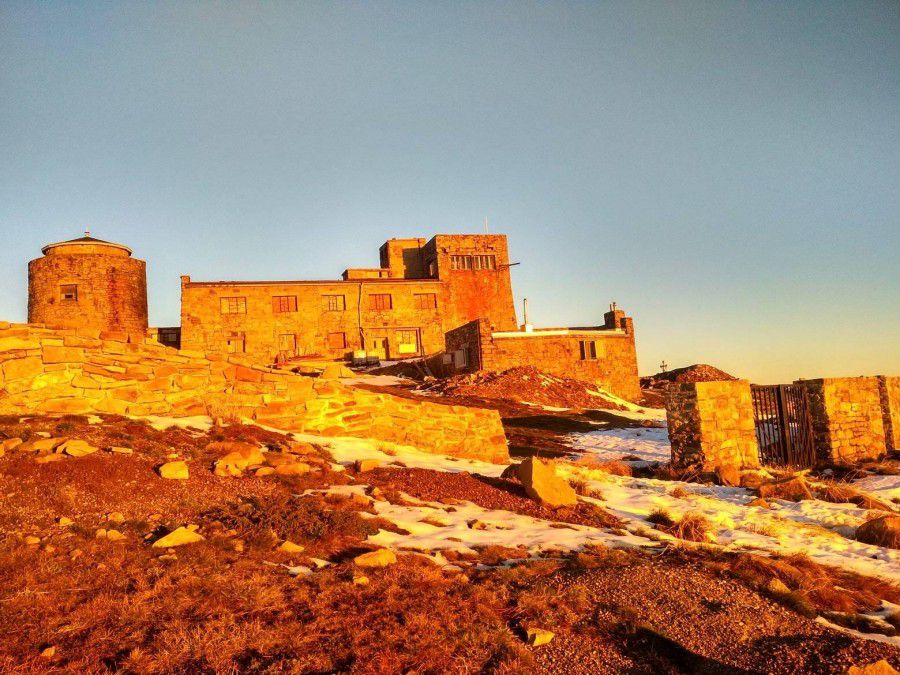 Тим часом сьогодні станом на восьму годину ранку на горі Піп Іван Чорногірський &mdash; ясно, штиль, температура повітря