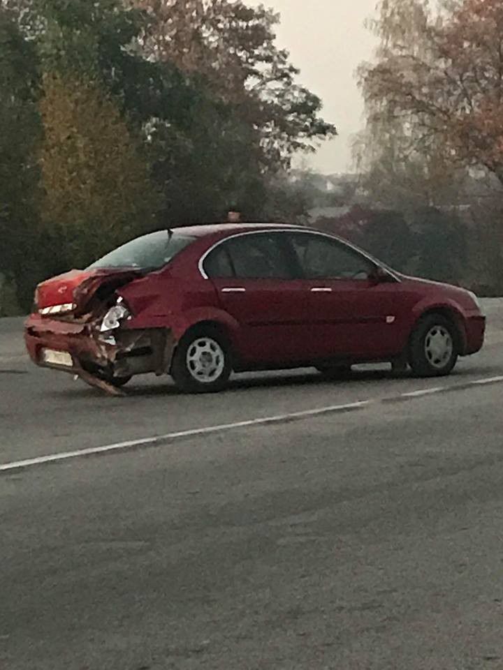 Машина скотилася на дорогу, де зачепила вантажівку