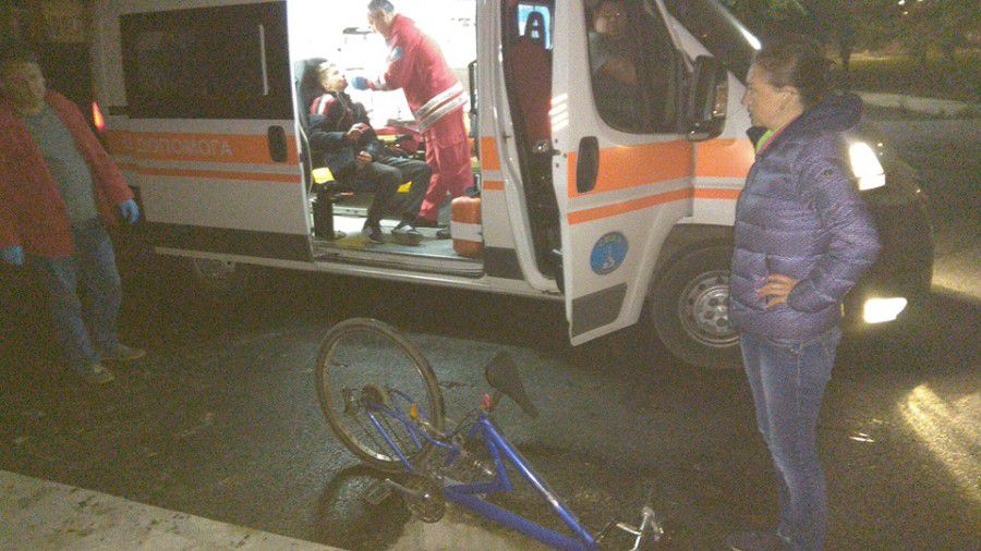 Хлопець на велосипеді влетів у незакриту яму для ливньовки