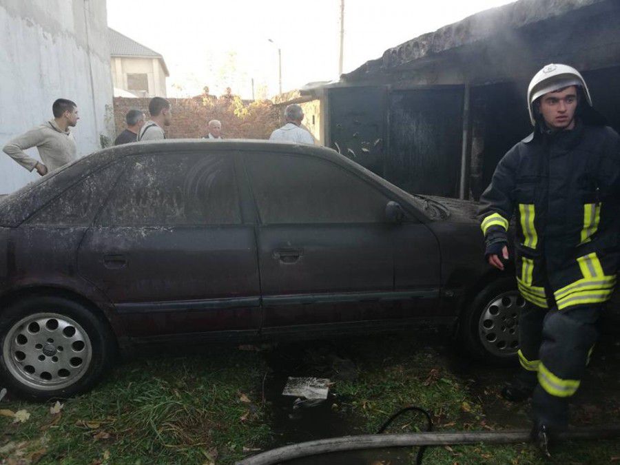 Під час ліквідації пожежі вдалось врятувати легковий автомобіль