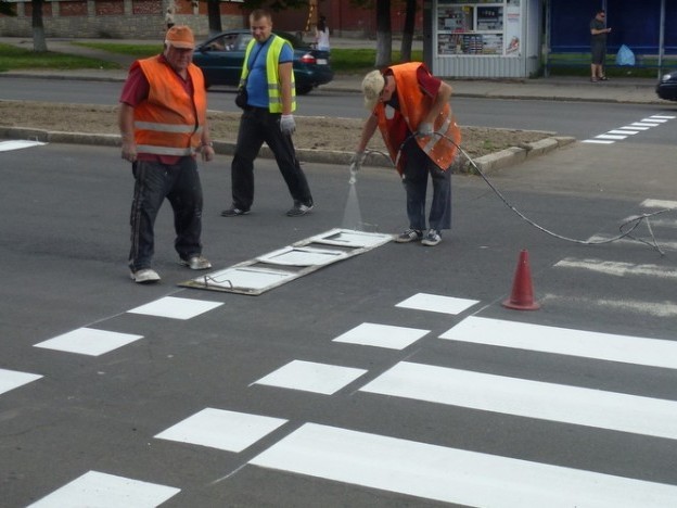 Ілюстрація. Послуги з нанесення дорожньої розмітки обійдуться громаді у суму понад 456 тис. гривень