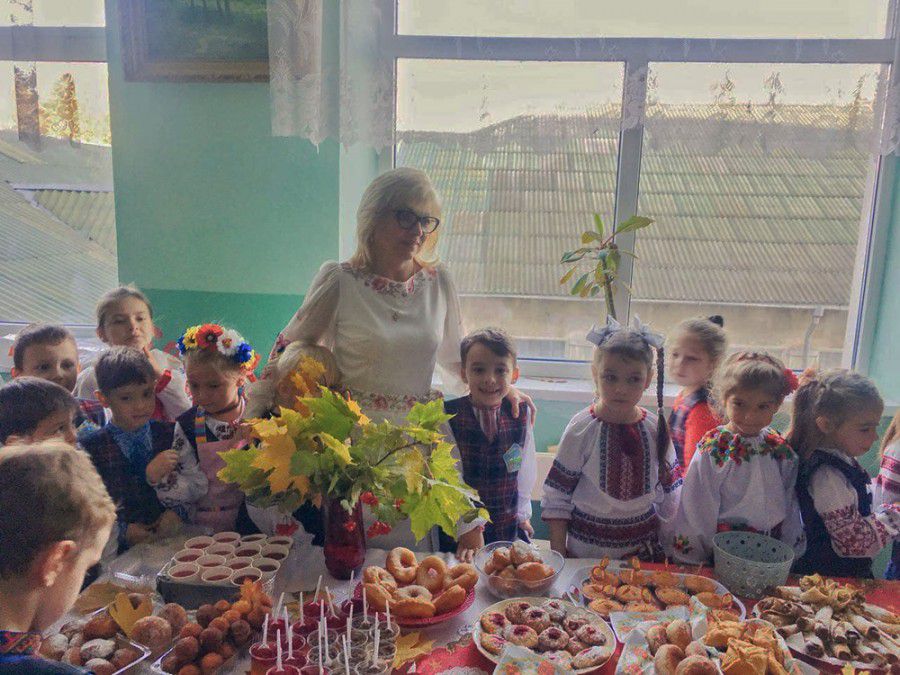 Першачки провели осінній "солодкий" ярмарок