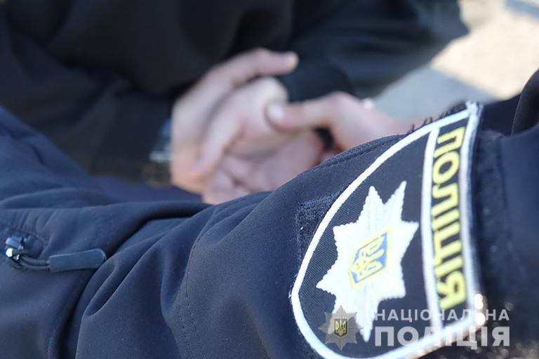 Наразі, слідчими готуються матеріали про анулювання ліцензії вищевказаної охоронної фірми