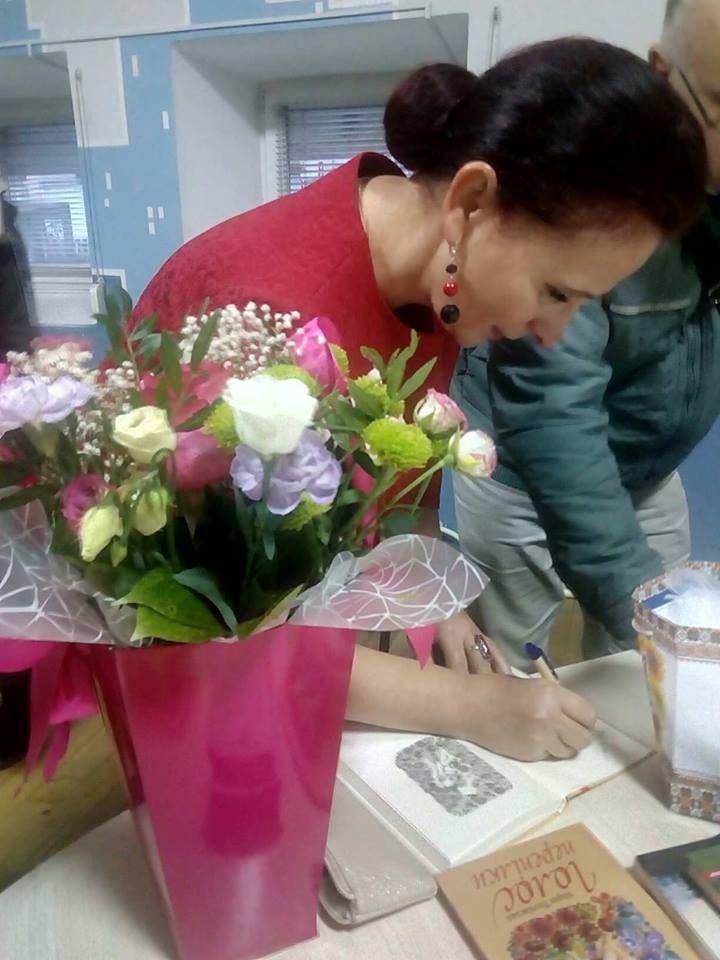 Кажуть, що читачеві легше, адже він може купити собі книжку, а письменник не може докупити собі часу, зізнається Марія Т