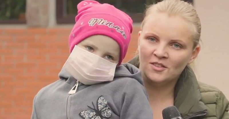 Батько дівчинки, дізнавшись про діагноз, пішов і лише зрідка приходить до дітей