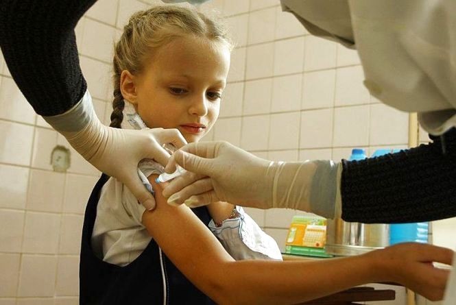 Ілюстрація. Найвищі показники захворюваності і смертності від кору фіксуються в тих областях, де найменше вакцинованих д