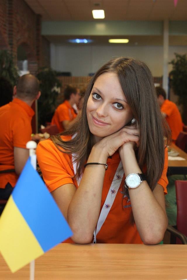 Марія Місюк займається танцями та полюбляє фотографуватись