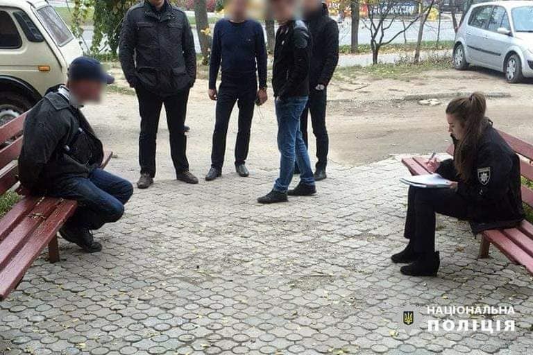 За словами постраждалого, стрілець спочатку чіплявся, а потім раптово взявся за зброю