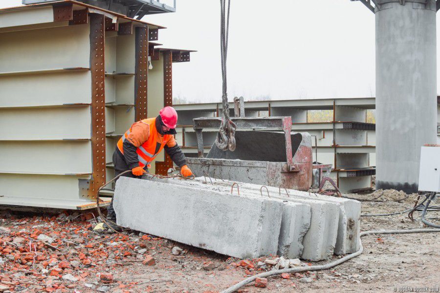 Зараз паралельно проектується розв&rsquo;язка на Надрічній. Для її будівництва влада оголосить додатковий тендер