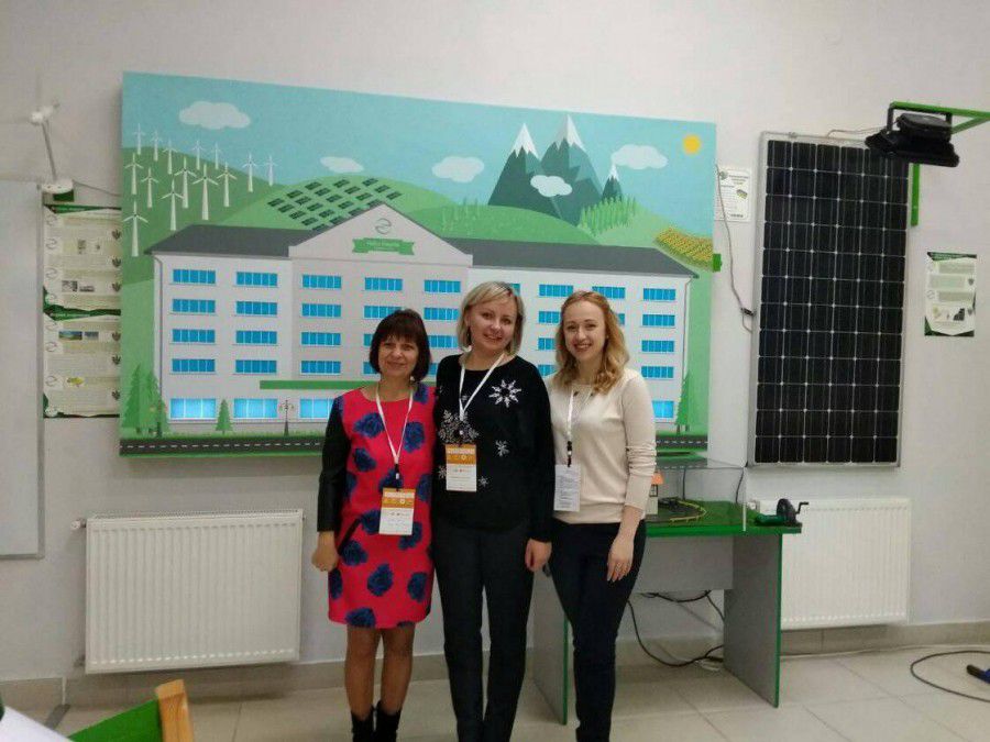 Серед 50-ти відібраних учителів з усієї України учасниками хакатону стали троє педагогів із калуського ліцею №10