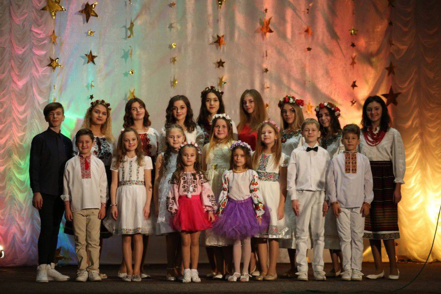 Звітний концерт вокальної студії "Ліра" мав і благодійну мету | Фото: Леся Маркелова