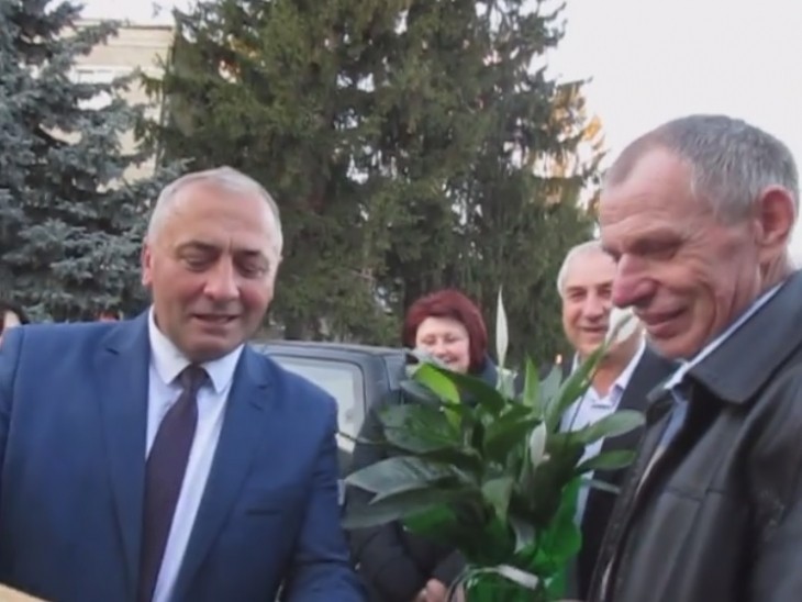 У Городенці водія рейсового автобуса нагородили за чуйне ставлення до пасажирів
