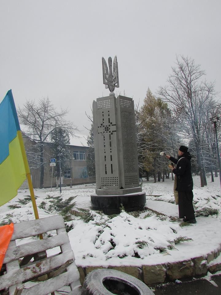 Історичний для міста захід, організований Долинською міською радою на Алеї Небесної Сотні