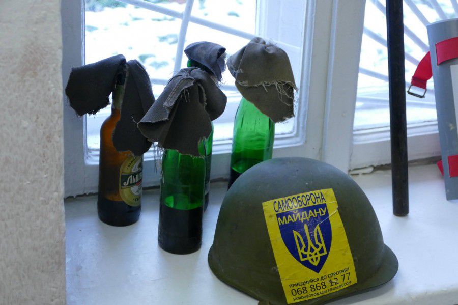 Серед боєприпасів були представлені хвостовики, гільзи, протитанкові гранати, уламки бойової машини &laquo;Град&raquo;, 