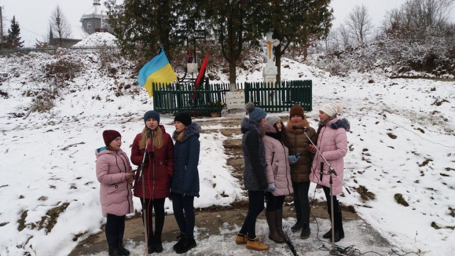 У результаті Голодомору 1932-1933 років, за різними оцінками, загинуло від 3 до 7  мільйонів  людей