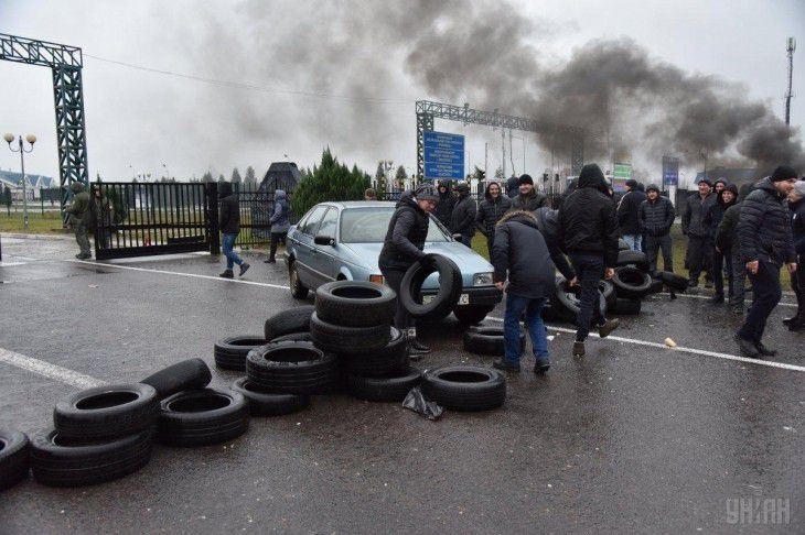 Станом на ранок тимчасово розблоковані під&rsquo;їзні дороги до пунктів пропуску Угринів, Рава-Руська, Грушів та Смільни