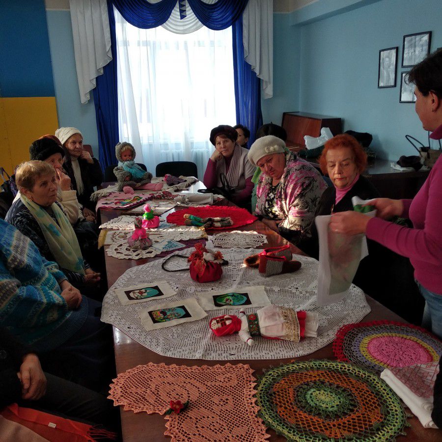 Студенти Університету третього віку звяли участь у майстер-класі з вишивки бісером та бісероплетіння