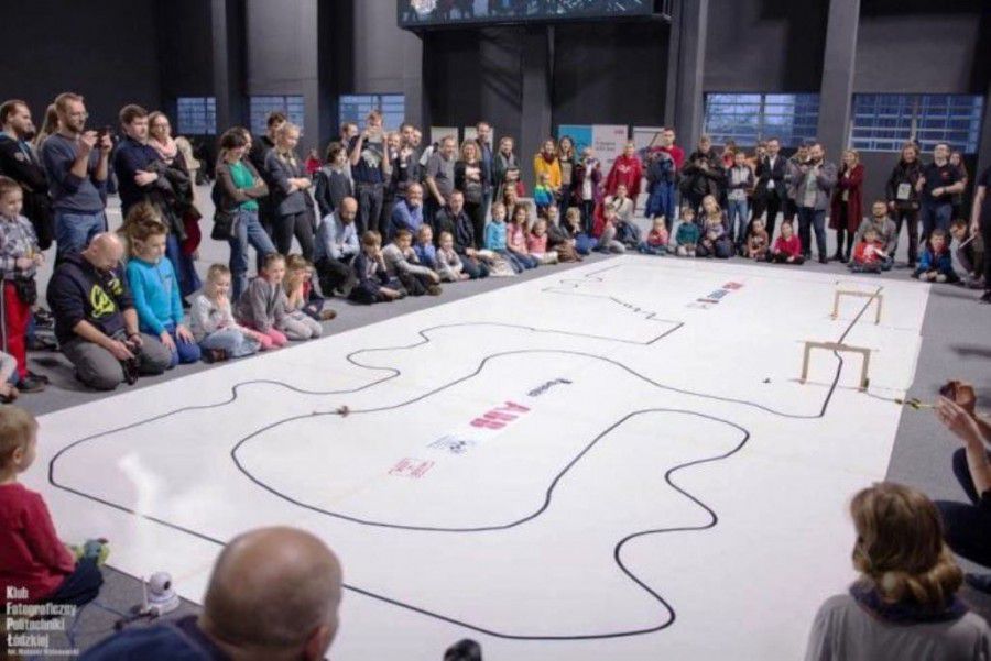 Вперше в історії заходу, пройшли перегони літаючих дронів