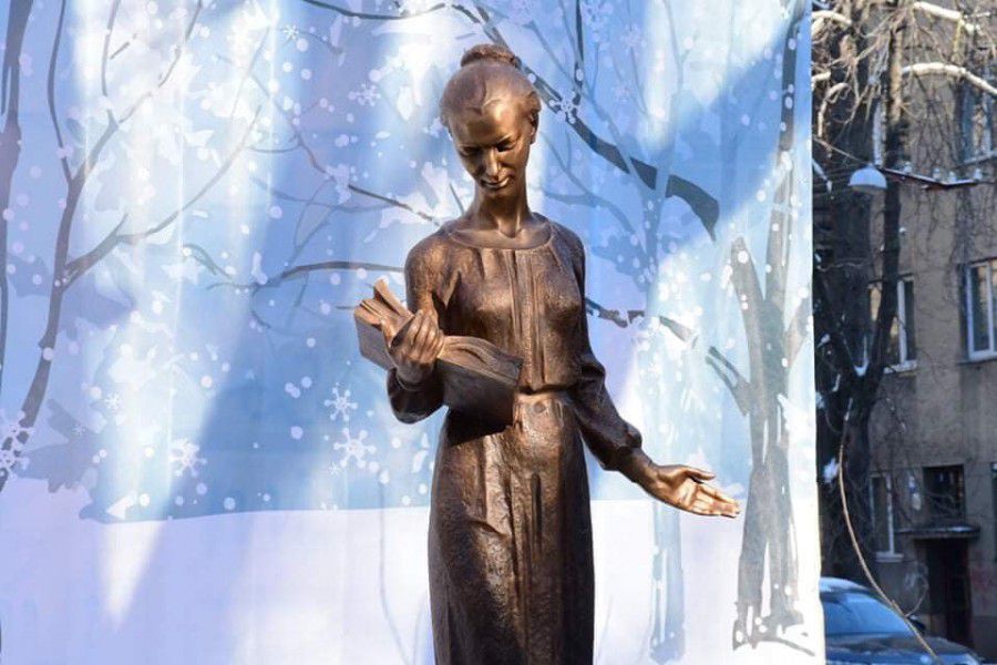 Символом нового скверу на куті вулиць Франка та Петрушквича став пам&lsquo;ятник Народному вчителю