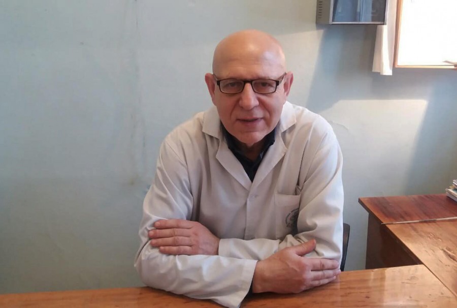 Лікар підкреслив, що від перевтоми очей та недосипання можуть виникати нервові зриви, гіпертонічні хвороби, сколіоз