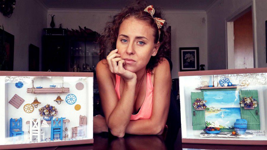 Півроку тому калушанка захопилася виготовленням картин з природних матеріалів