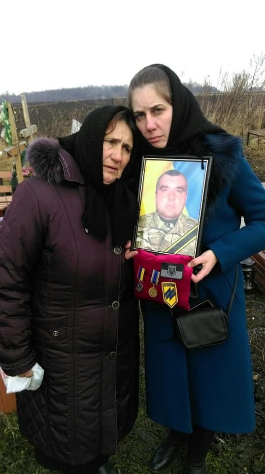 Івана Стефанишина првоели в останню путь односельчани та бойові побратими з танкового батальйону "Холодний Яр"