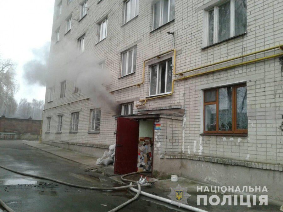 Наразі проводяться слідчо-оперативні дії для встановлення причини загорання