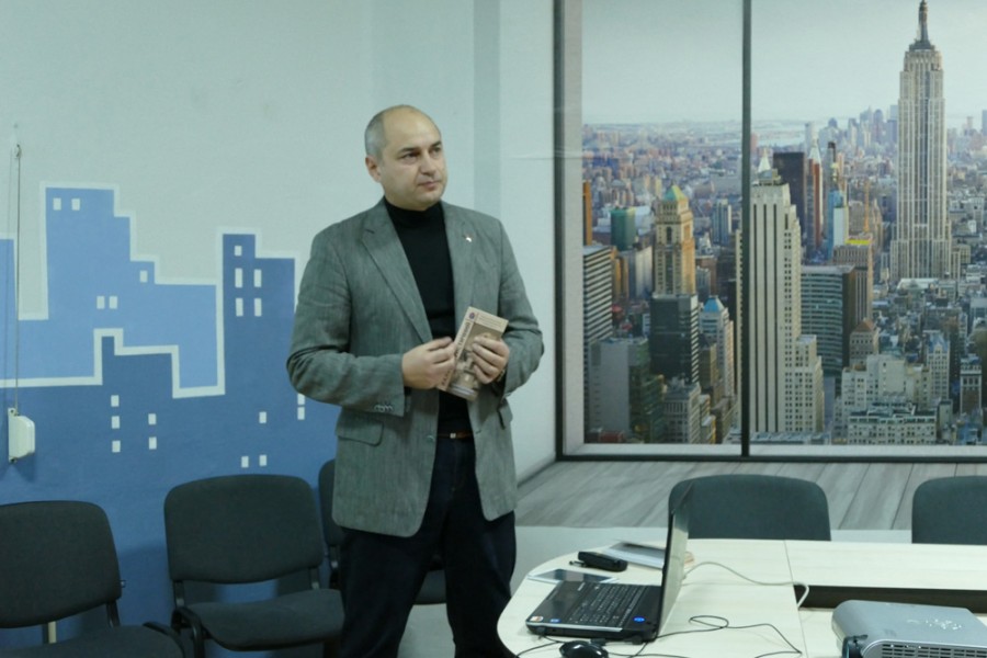 Довідник розроблений для туристів, які відвідують наше місто, каже Віктор Павлів