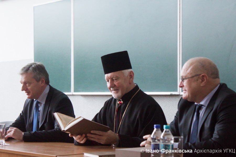 У Прикарпатському університеті імені Василя Стефаника відбулася презентація факсимільного видання Галицького Євангелія 1