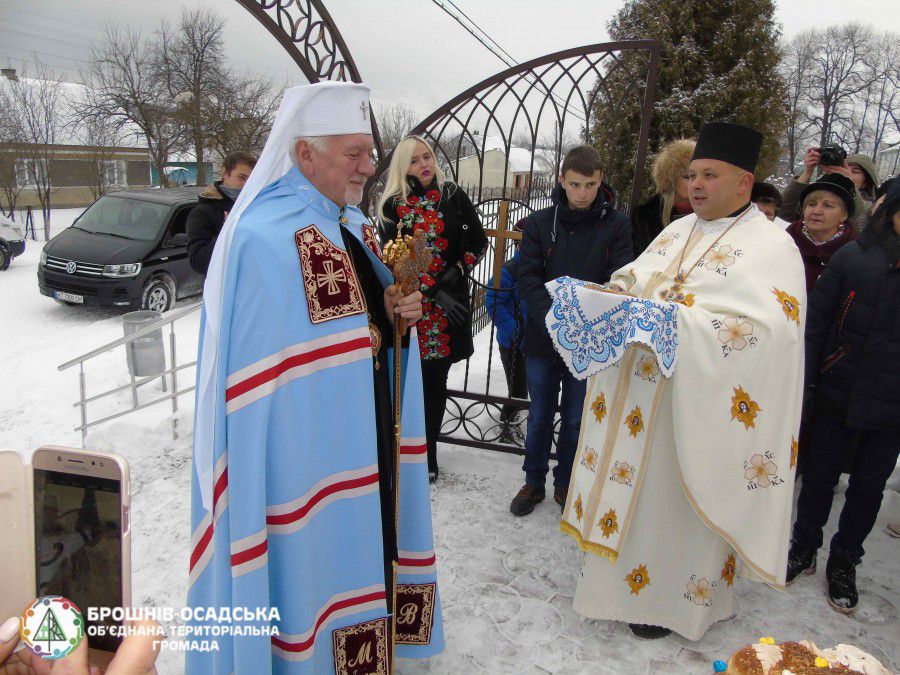 Владику зустрічає отець Микола Гасяк