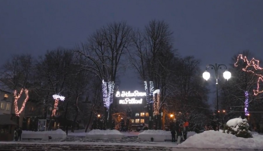 &laquo;Янголи&raquo; прикрасили головну ялинку міста, а &laquo;Комети&raquo; &mdash; розташували на деревах з обох боків