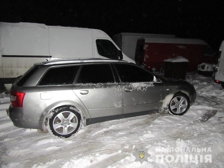 За декілька годин поліцейські розшукали автомобіль на стоянці