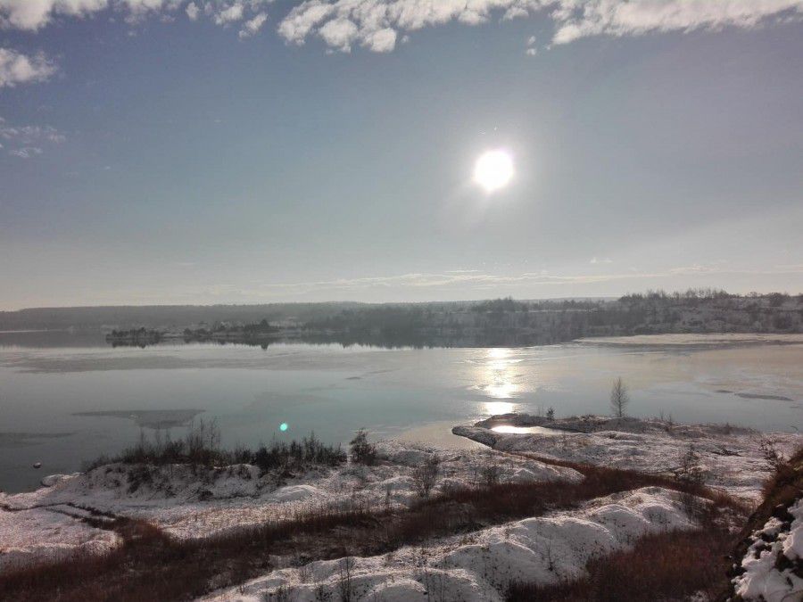 Унікальний Домбровський кар'єр зараз &mdash; найглибше в Україні озеро (105 метрів). Соляні пласти не розмиваються,