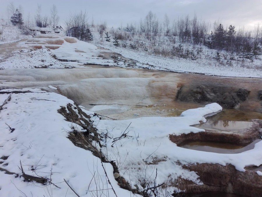 Тим часом, за спостереженням калушан, до переливу залишилося сантиметрів 30 | Фото: Ігор Дацко