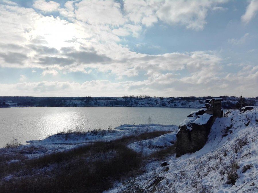 Відібрані проби показали, що грунт і грунтові води по периметру хвостосховищ не засолені | Фото: Ігор Дацко