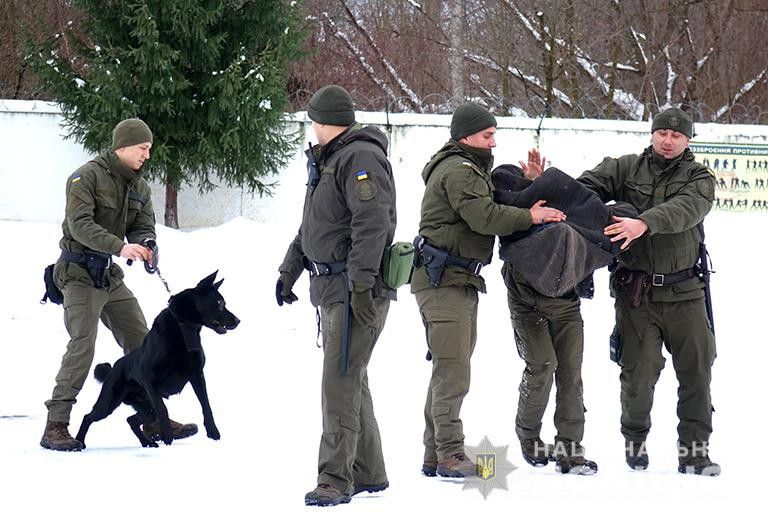 Поліцейські і нацгвардійці відпрацьовували різні моменти конвоювання