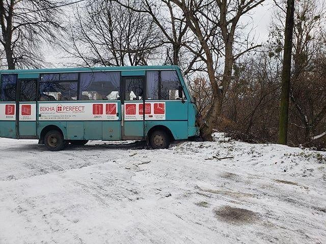 Автобус намагався виїхати з Височанки на вулицю Степана Бандери