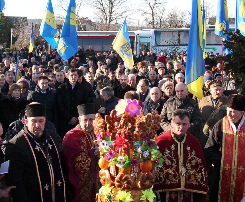 Посадовці місцевої влади та лідер ВО &laquo;Свобода&raquo; Олег Тягнибок публічно натякали, за кого варто голосувати на 